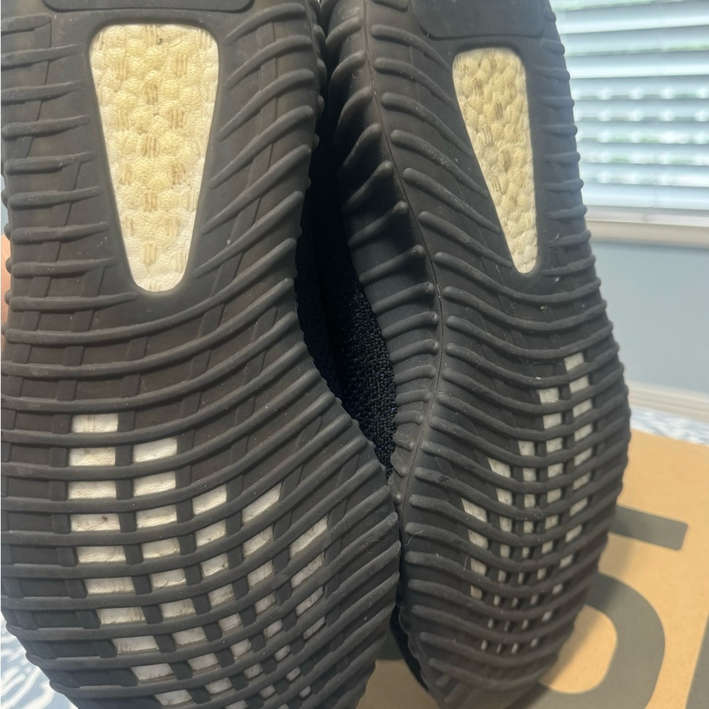 Yeezy Boost 350 V2 'Dazzling Blue' US M 10.5 original box Worn twice Like NEW - Picture 5 of 7